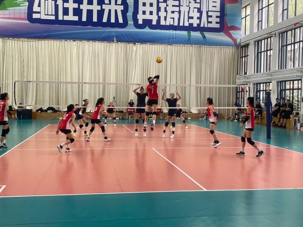 大财配资 中国女排吴梦洁 唐欣 倪非凡首发 国际友谊赛 与越南队交流切磋
